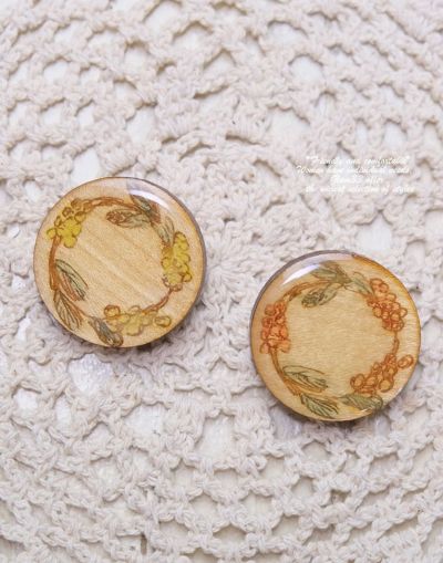 Kanmi.　カンミ　SP18-73　フラワーリース　ブローチ　ミモザ　　赤い実